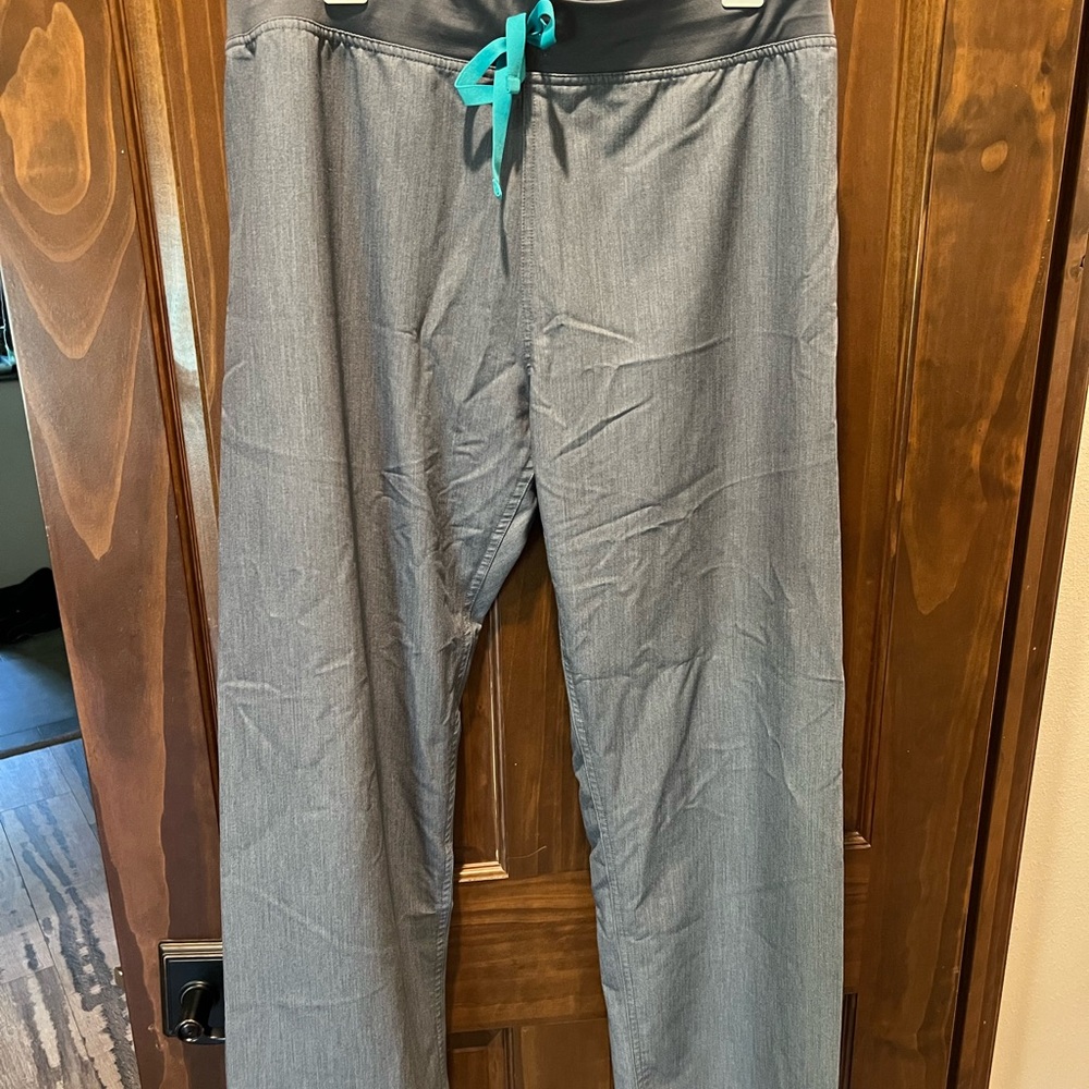 FIGS Livingston basic scrub pants